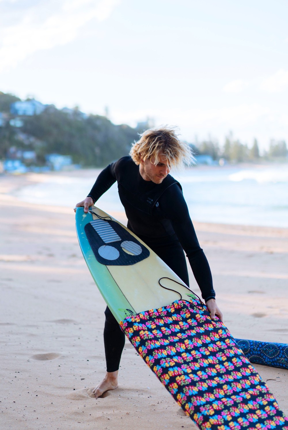 Ozzie Wright - Alien Love Flower  - Short Surfboard Cover